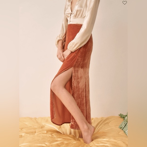 ♥️Sold ♥️ Reformation | Baylee Skirt in Salmon - Picture 3 of 7